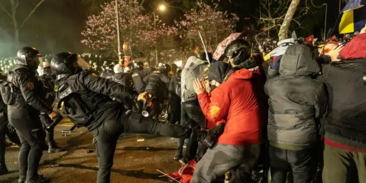 CHP İl Başkanı Özgür Çelik: Yolda yürüyen bile gözaltına alınıyor